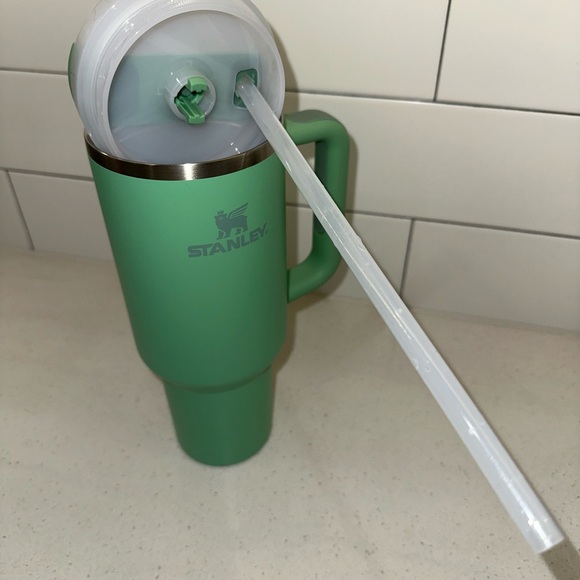 Stanley Green Tumbler with Handle - Picture 2 of 10